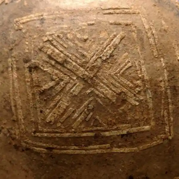 Urn with a helmet cover, Frankfurt jug square cross diagonal